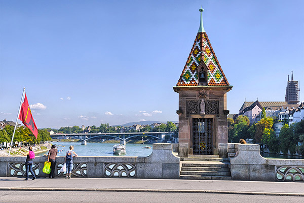 Auf der Rheinbrücke in Basel